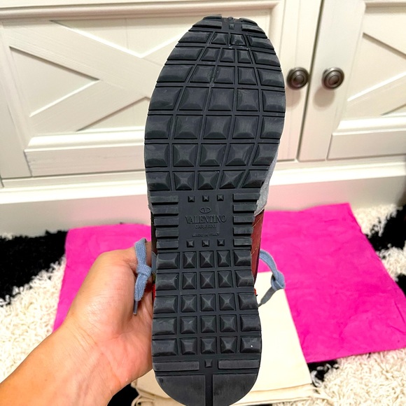 EUC Women’s Size 6.5 Valentino Garavani Rockrunner Sneakers In Hawaiian Style - Picture 10 of 16